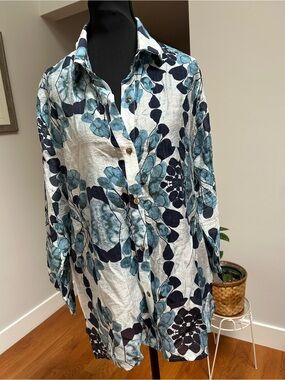 Radzoli Blue Floral Button-Up Top